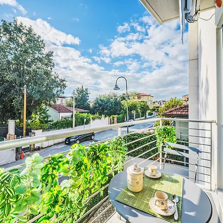 Versilia By Interhome Daire Marina di Pietrasanta